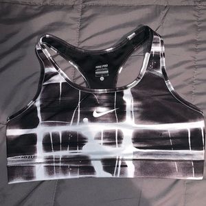 New nike pro sports bra
